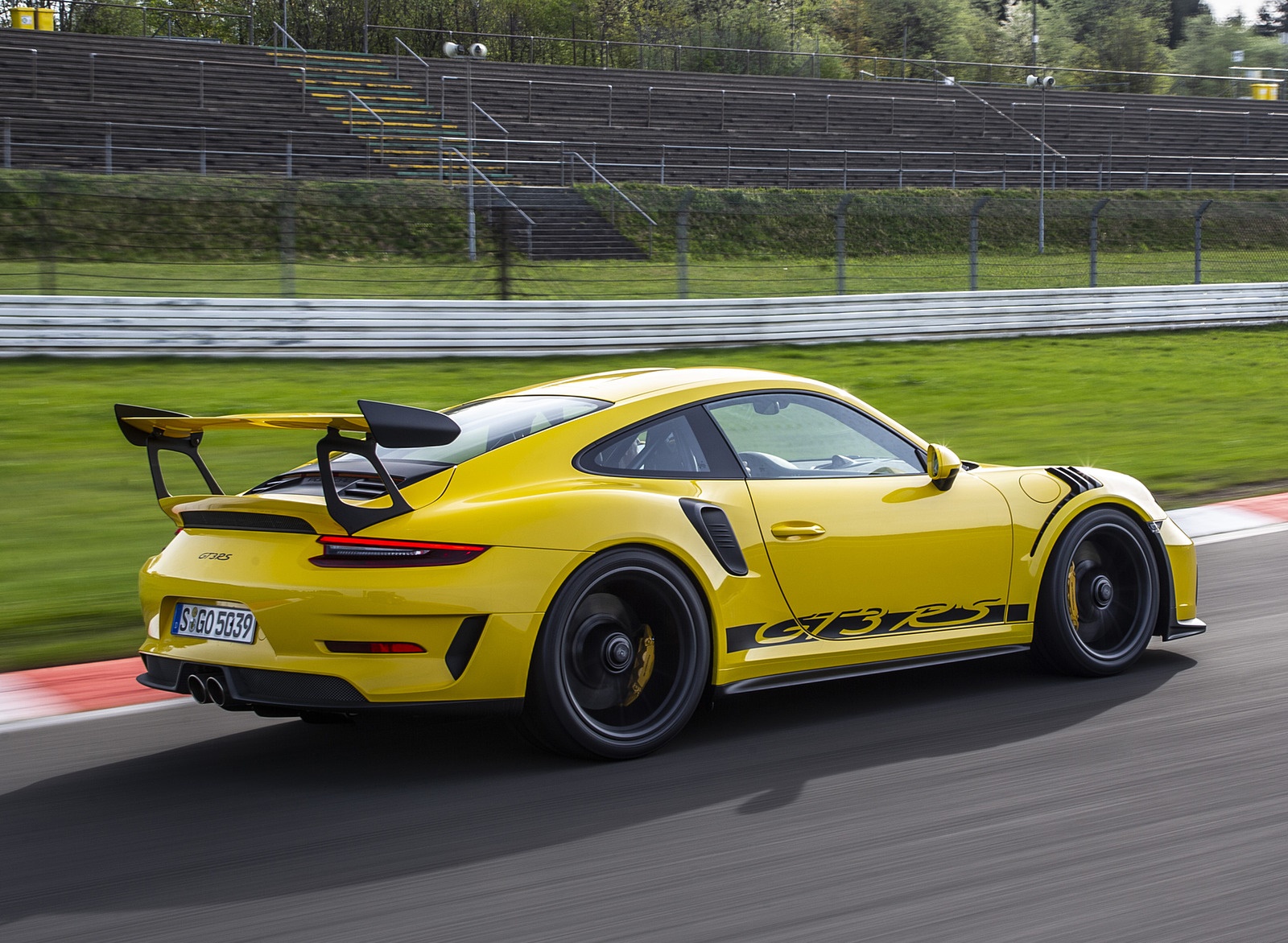 2019 Porsche 911 GT3 RS (Color: Racing Yellow) Side Wallpapers #47 of 209