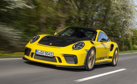2019 Porsche 911 GT3 RS Weissach Package (Color: Racing Yellow) Front Three-Quarter Wallpapers 450x275 (2)