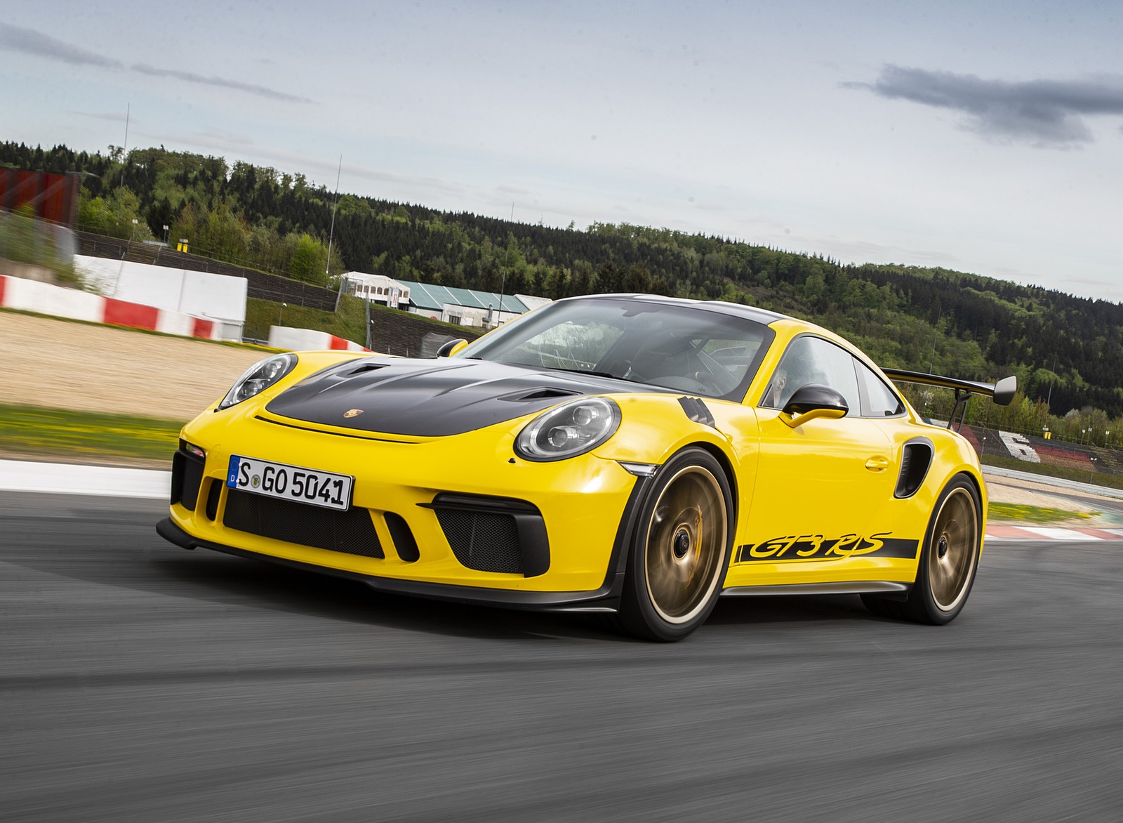 2019 Porsche 911 GT3 RS Weissach Package (Color: Racing Yellow) Front Three-Quarter Wallpapers #3 of 209