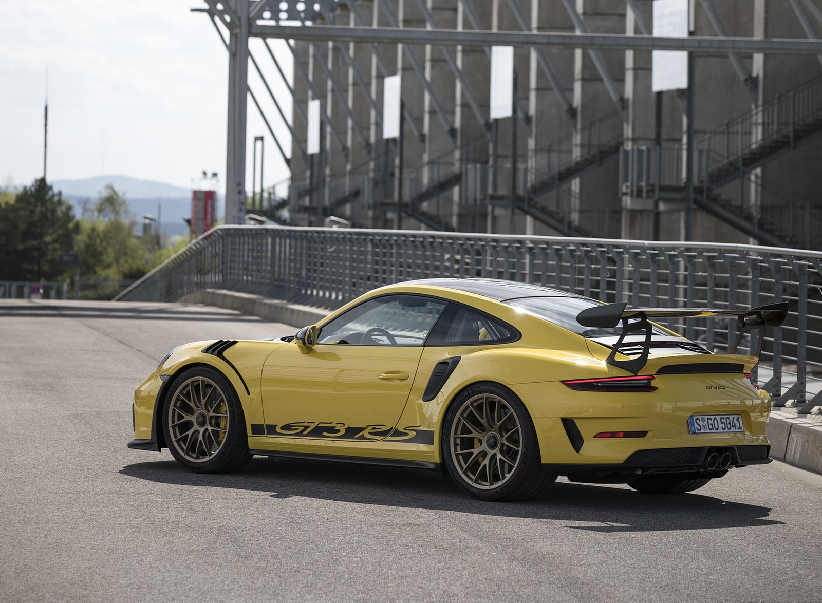 2019 Porsche 911 GT3 RS Weissach Package (Color: Racing Yellow) Rear Three-Quarter Wallpapers #15 of 209