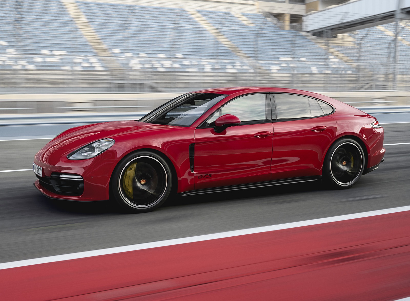 2019 Porsche Panamera GTS (Color: Carmine Red) Front Three-Quarter Wallpapers #72 of 113