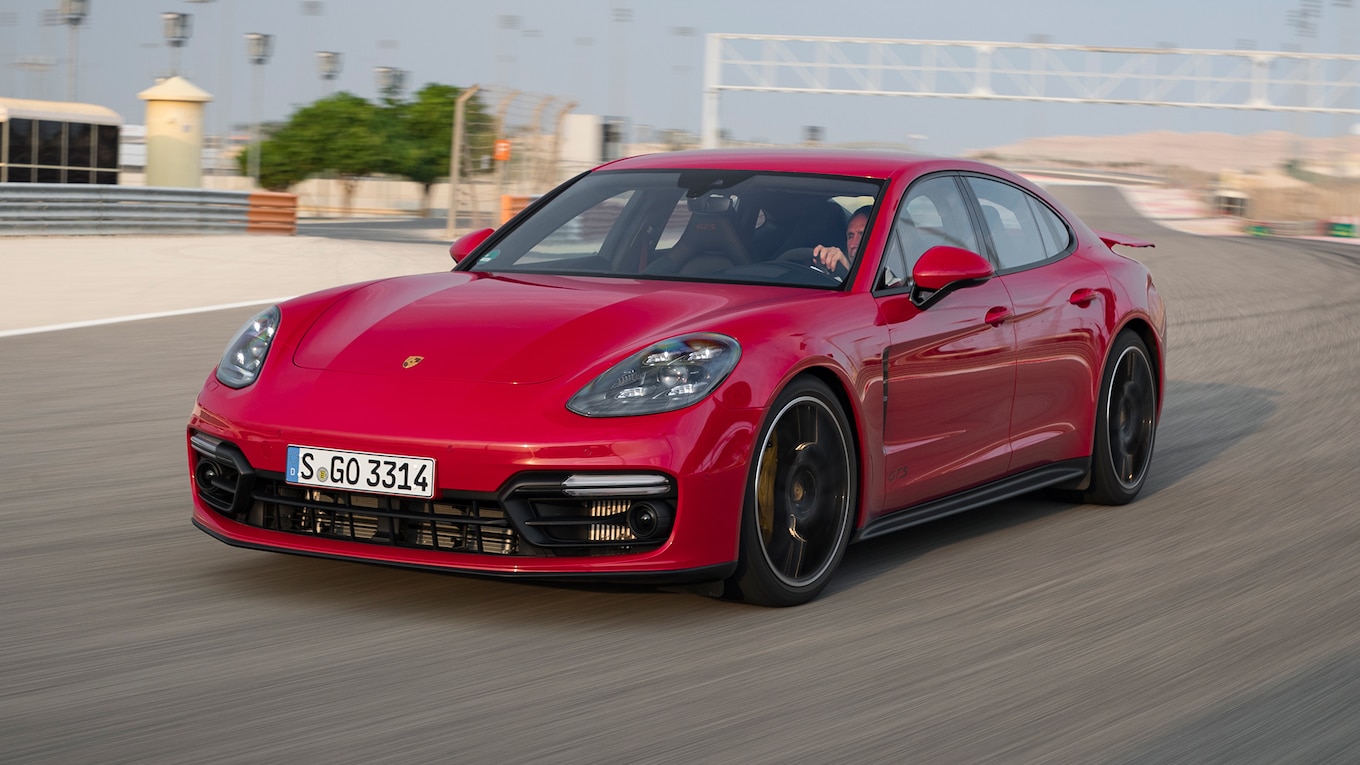 2019 Porsche Panamera GTS (Color: Carmine Red) Front Three-Quarter Wallpapers #66 of 113