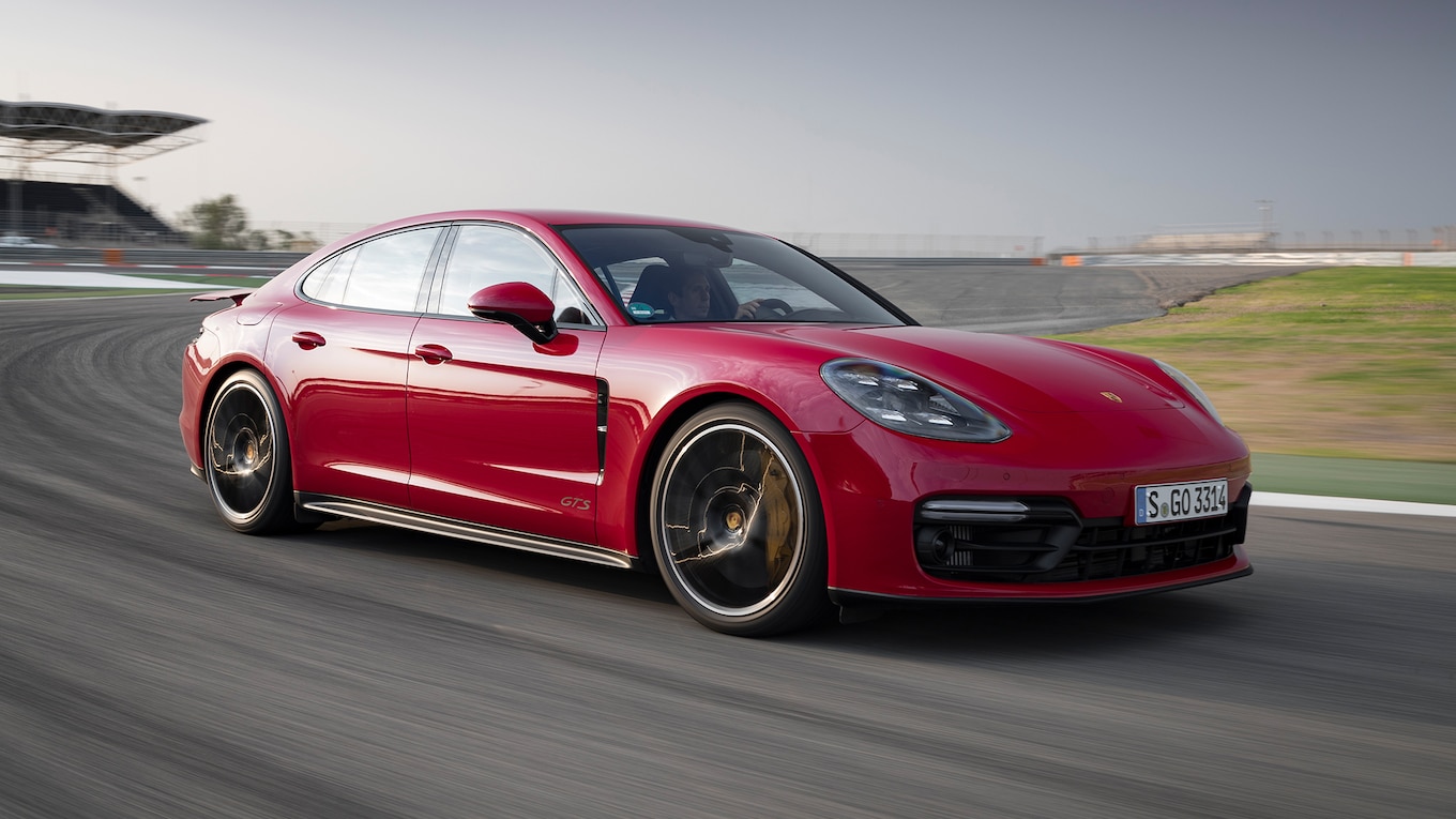 2019 Porsche Panamera GTS (Color: Carmine Red) Front Three-Quarter Wallpapers #55 of 113