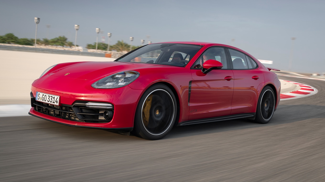 2019 Porsche Panamera GTS (Color: Carmine Red) Front Three-Quarter Wallpapers #57 of 113