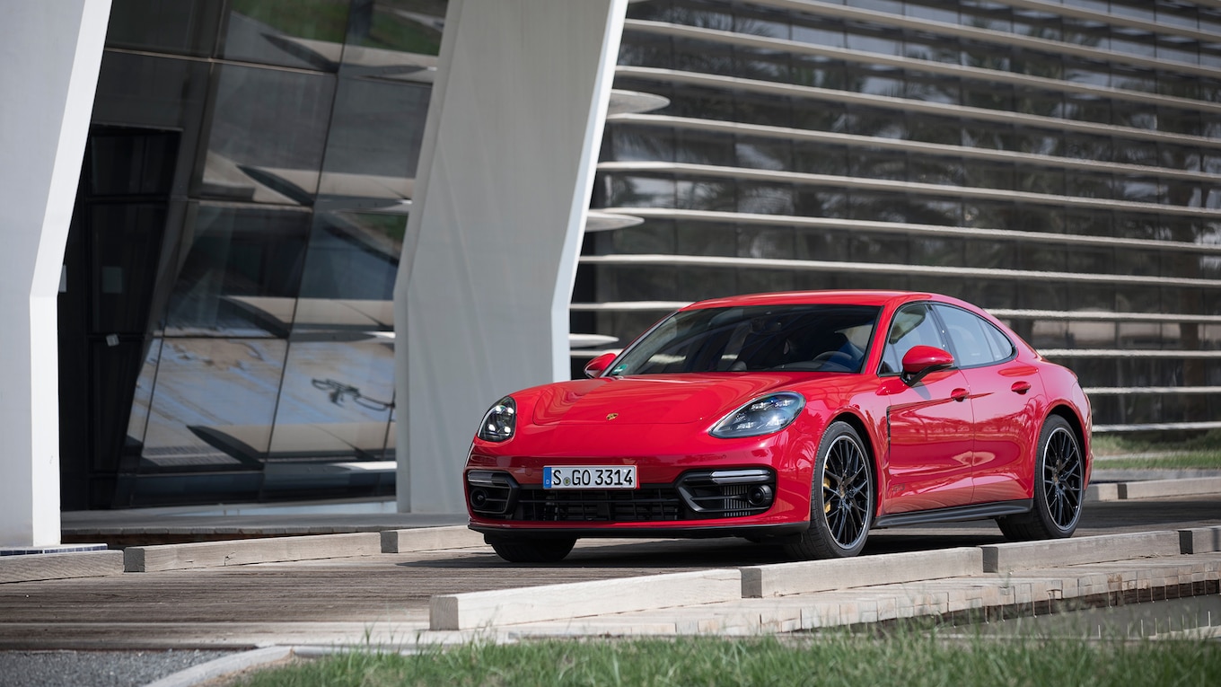 2019 Porsche Panamera GTS (Color: Carmine Red) Front Three-Quarter Wallpapers #73 of 113