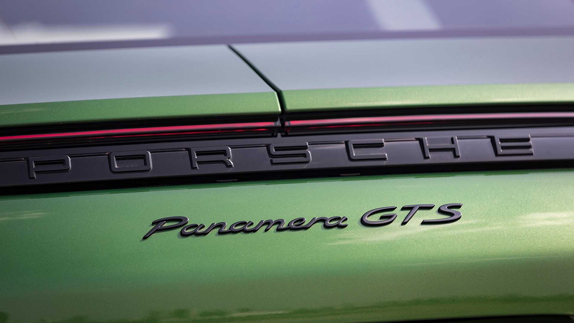 2019 Porsche Panamera GTS (Color: Mamba Green Metallic) Badge Wallpapers #44 of 113