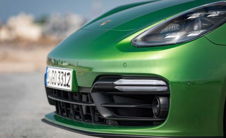 2019 Porsche Panamera GTS (Color: Mamba Green Metallic) Front Bumper Wallpapers 450x275 (36)