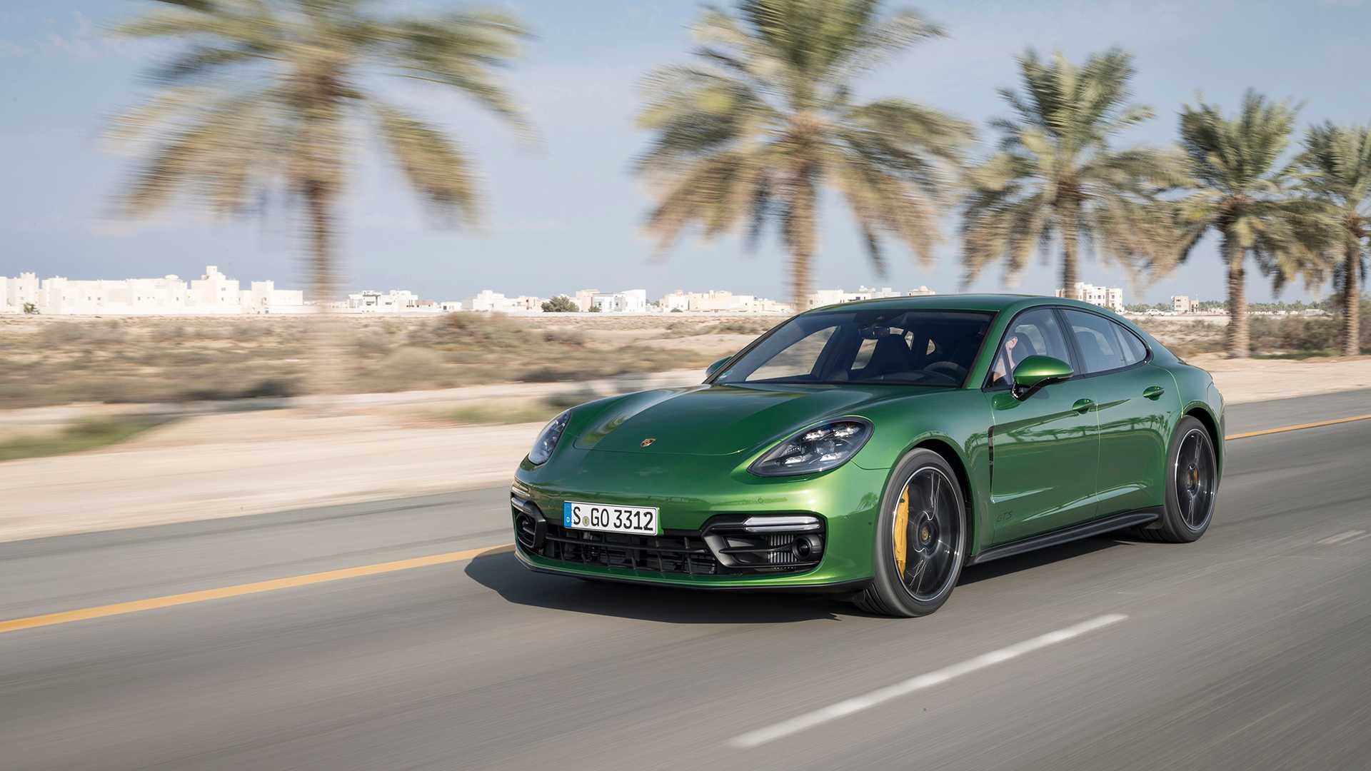 2019 Porsche Panamera GTS (Color: Mamba Green Metallic) Front Three-Quarter Wallpapers #31 of 113