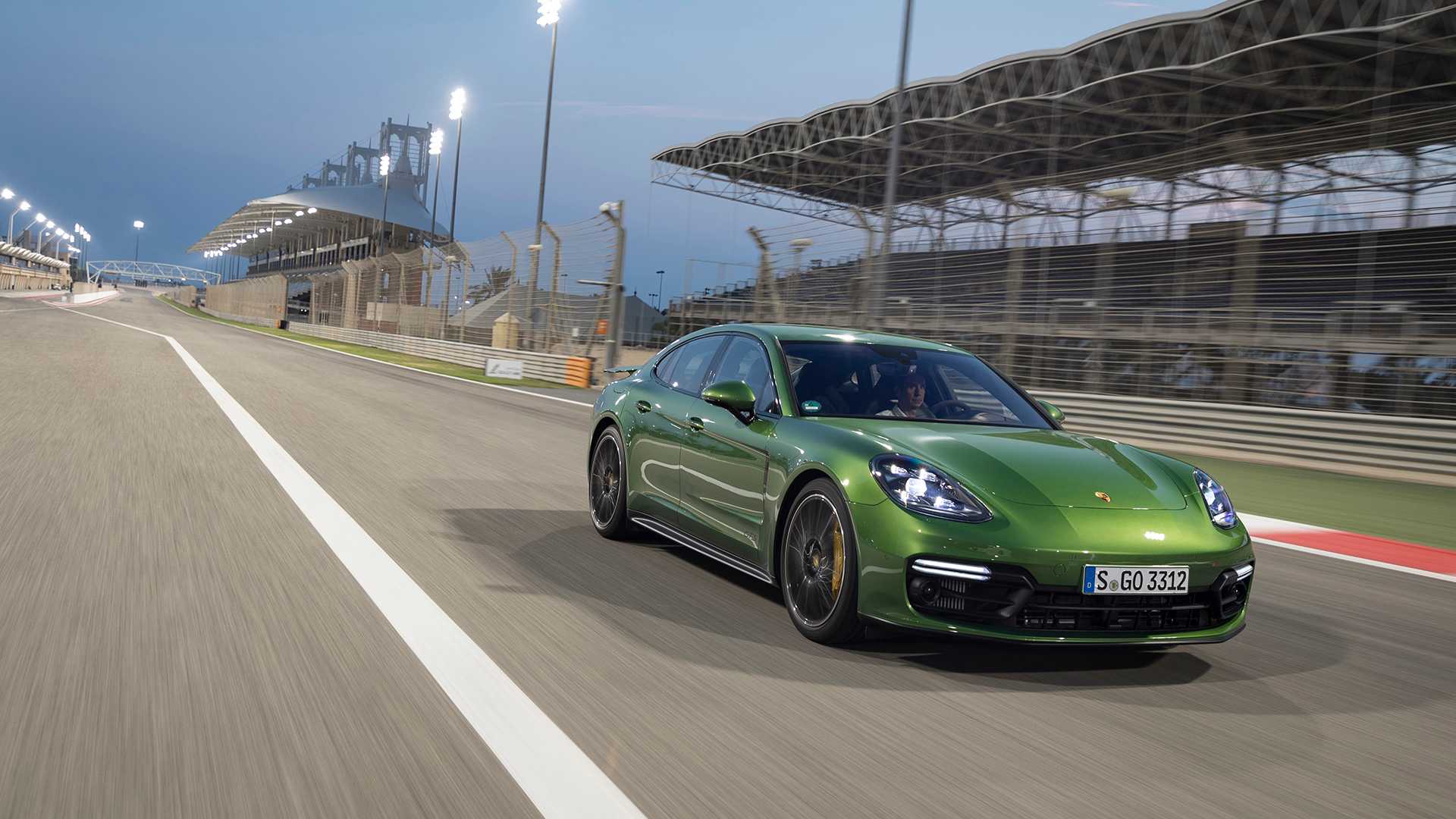 2019 Porsche Panamera GTS (Color: Mamba Green Metallic) Front Three-Quarter Wallpapers #27 of 113