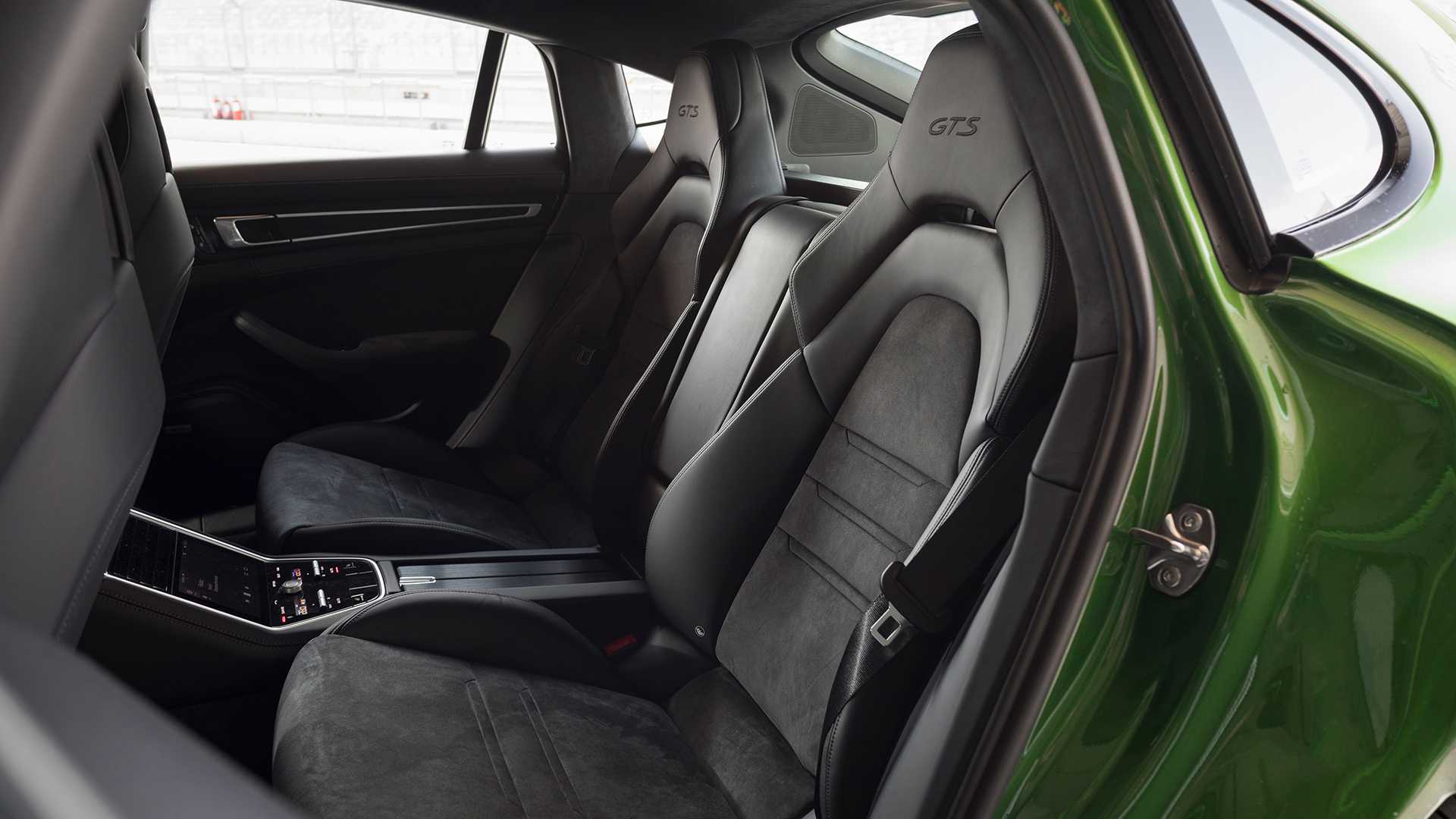 2019 Porsche Panamera GTS (Color: Mamba Green Metallic) Interior Rear Seats Wallpapers #50 of 113