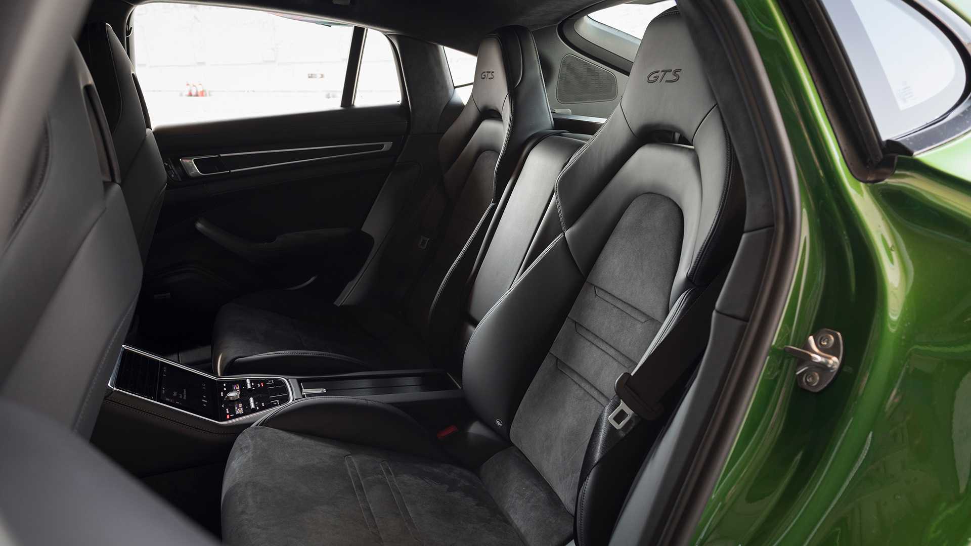 2019 Porsche Panamera GTS (Color: Mamba Green Metallic) Interior Rear Seats Wallpapers #49 of 113