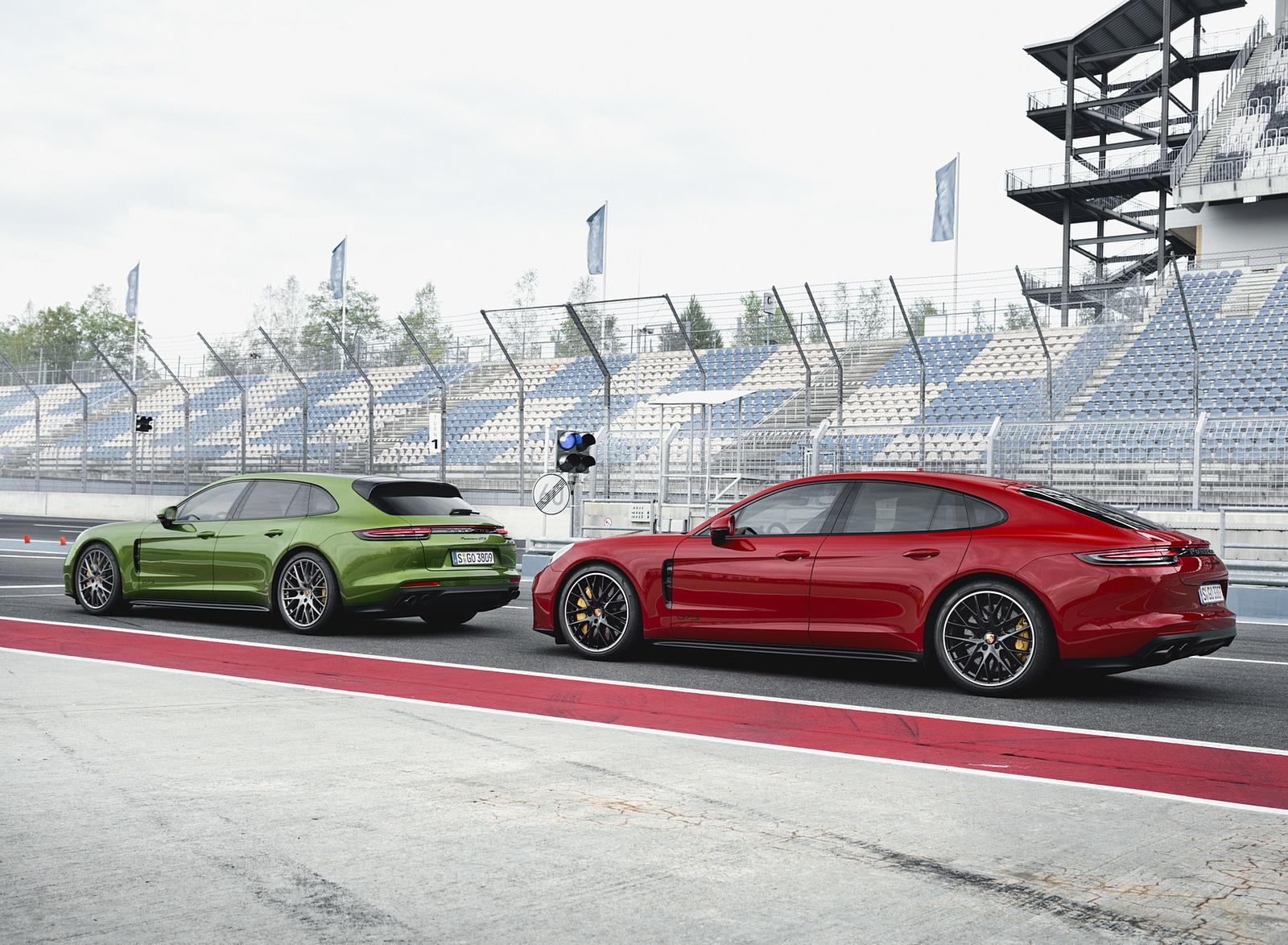 2019 Porsche Panamera GTS and Panamera GTS Sport Turismo Wallpapers #31 of 93