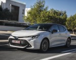 2019 Toyota Corolla Hatchback Hybrid 1.8L White Bitone (EU-Spec) Front Three-Quarter Wallpapers 150x120 (49)