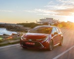 2019 Toyota Corolla Hatchback Hybrid 2.0L Red bitone (EU-Spec) Front Three-Quarter Wallpapers 150x120 (26)