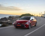 2019 Toyota Corolla Hatchback Hybrid 2.0L Red bitone (EU-Spec) Front Three-Quarter Wallpapers 150x120