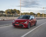 2019 Toyota Corolla Hatchback Hybrid 2.0L Red bitone (EU-Spec) Front Three-Quarter Wallpapers 150x120 (24)