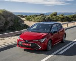 2019 Toyota Corolla Hatchback Hybrid 2.0L Red bitone (EU-Spec) Front Three-Quarter Wallpapers 150x120 (25)