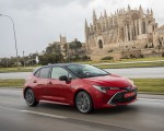 2019 Toyota Corolla Hatchback Hybrid 2.0L Red bitone (EU-Spec) Front Three-Quarter Wallpapers 150x120 (20)