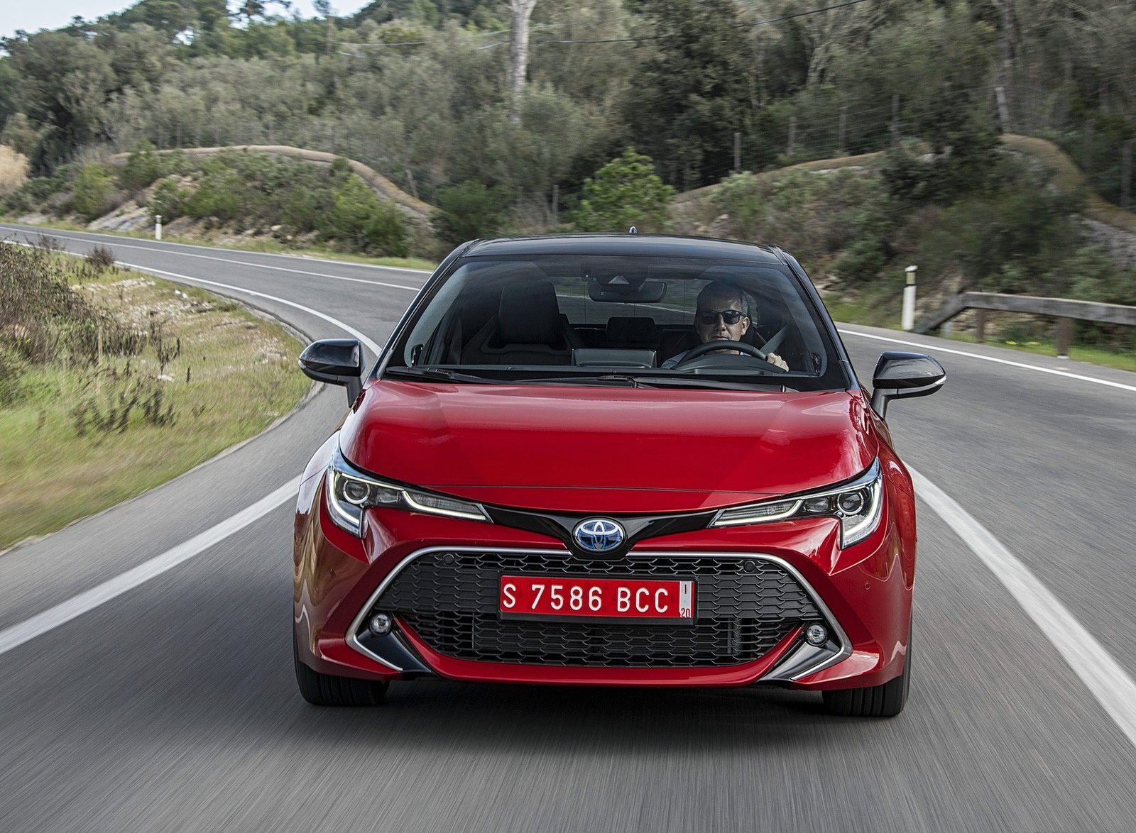 2019 Toyota Corolla Hatchback Hybrid 2.0L Red bitone (EU-Spec) Front Wallpapers (1). Download Wallpaper