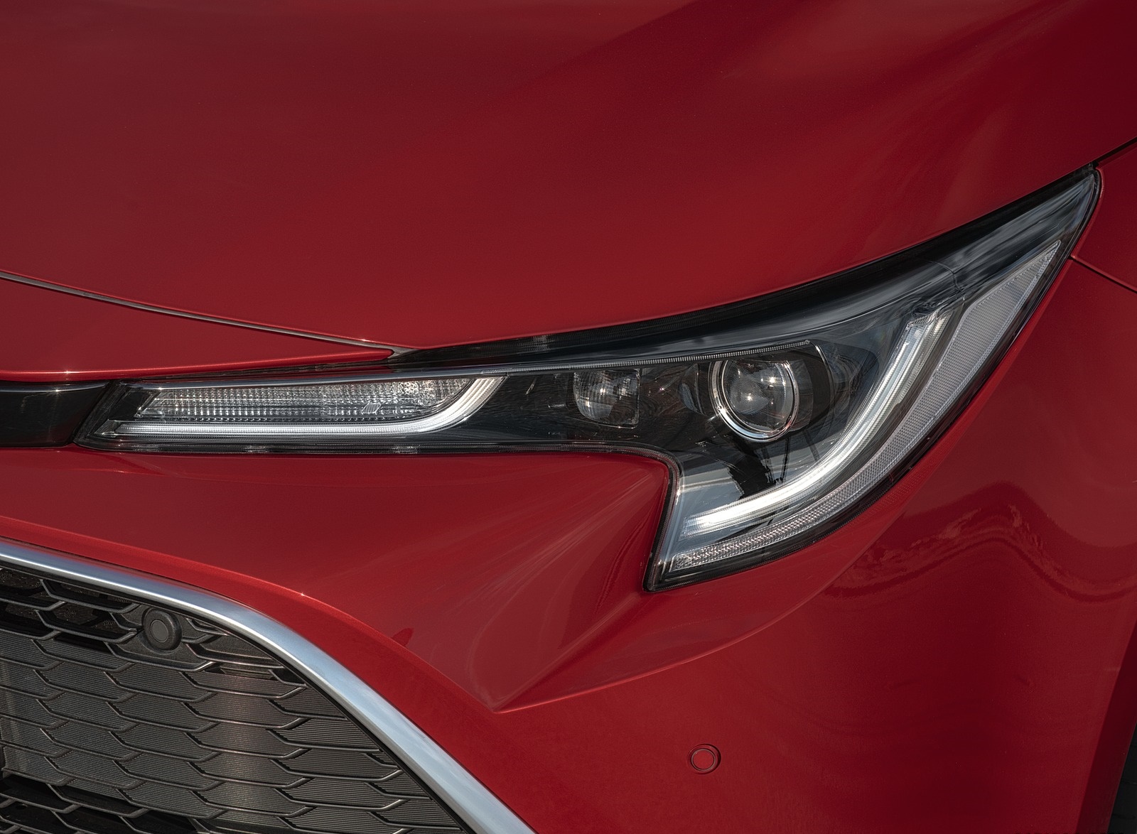 2019 Toyota Corolla Hatchback Hybrid 2.0L Red bitone (EU-Spec) Headlight Wallpapers #36 of 81