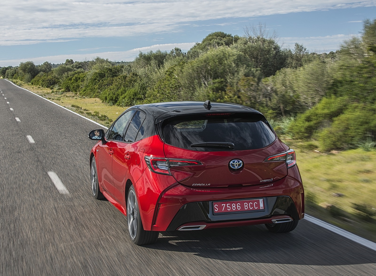 2019 Toyota Corolla Hatchback Hybrid 2.0L Red bitone (EU-Spec) Rear Wallpapers (6)