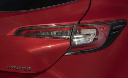 2019 Toyota Corolla Hatchback Hybrid 2.0L Red bitone (EU-Spec) Tail Light Wallpapers 450x275 (39)