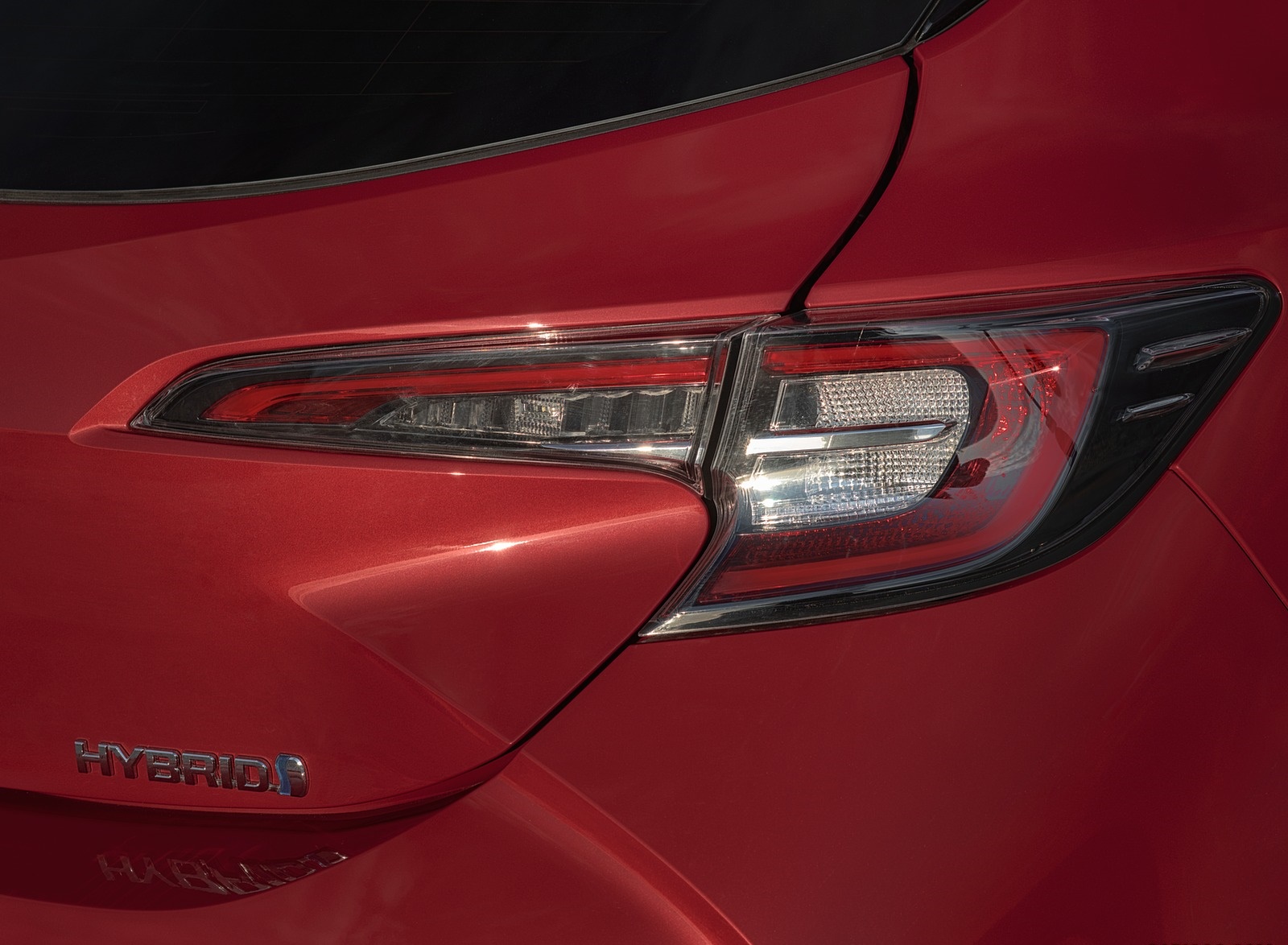2019 Toyota Corolla Hatchback Hybrid 2.0L Red bitone (EU-Spec) Tail Light Wallpapers #39 of 81