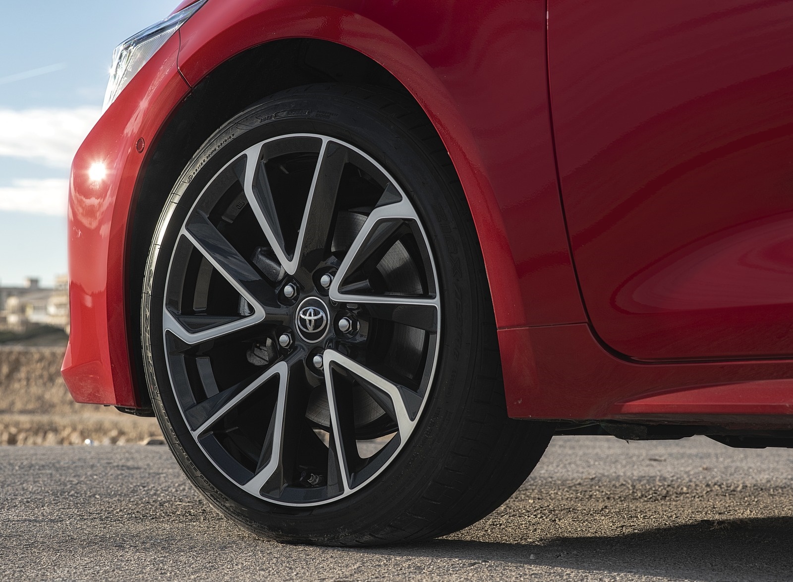 2019 Toyota Corolla Hatchback Hybrid 2.0L Red bitone (EU-Spec) Wheel Wallpapers #40 of 81