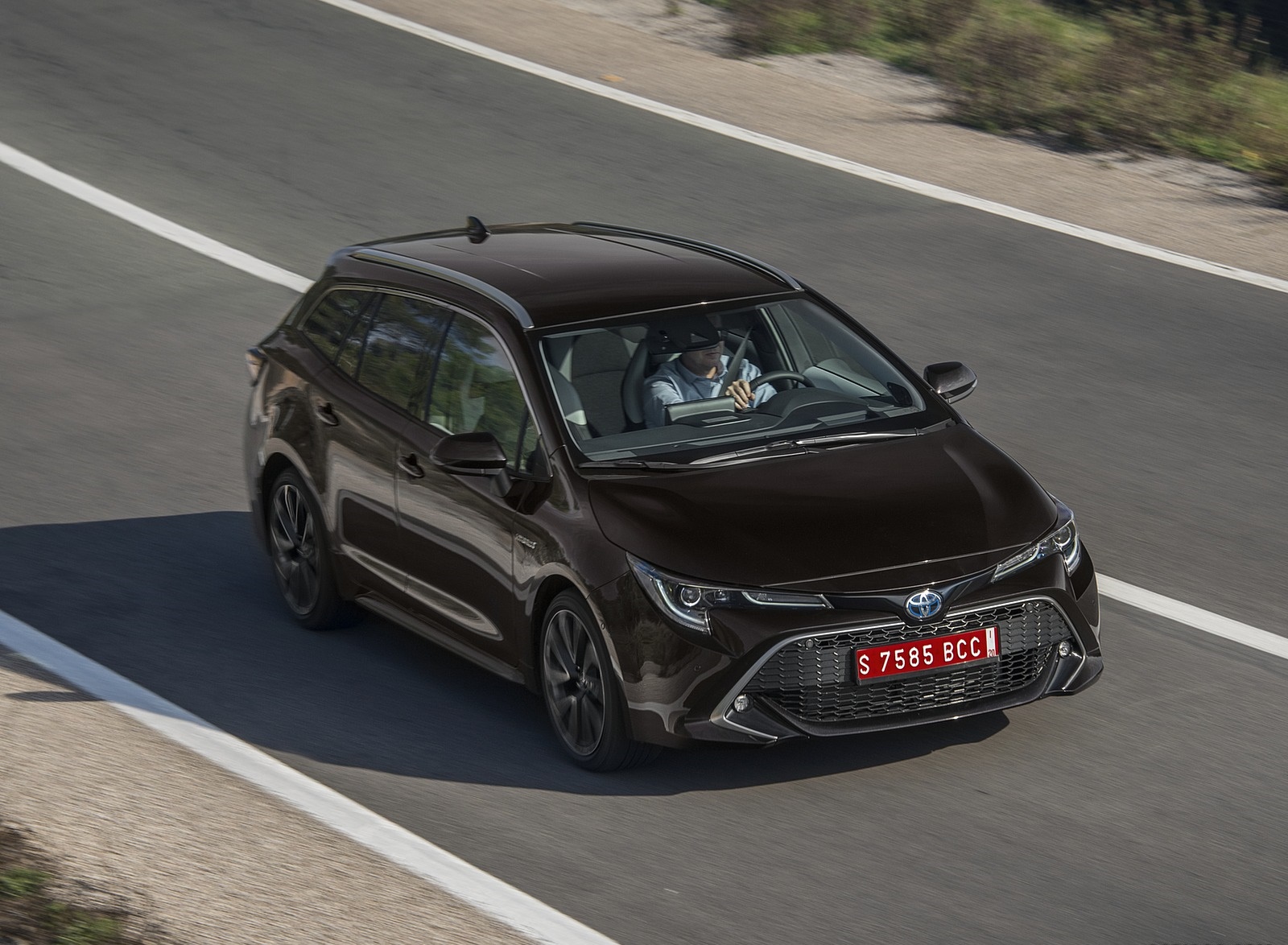 2019 Toyota Corolla Touring Sports 2.0L Brown (EU-Spec) Front Three-Quarter Wallpapers #14 of 71