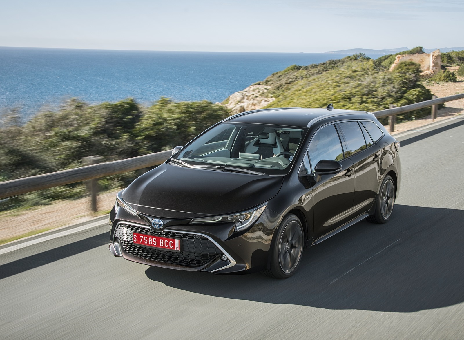 2019 Toyota Corolla Touring Sports 2.0L Brown (EU-Spec) Front Three-Quarter Wallpapers #1 of 71