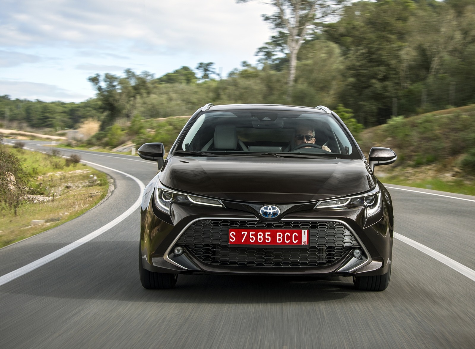 2019 Toyota Corolla Touring Sports 2.0L Brown (EU-Spec) Front Wallpapers (2)