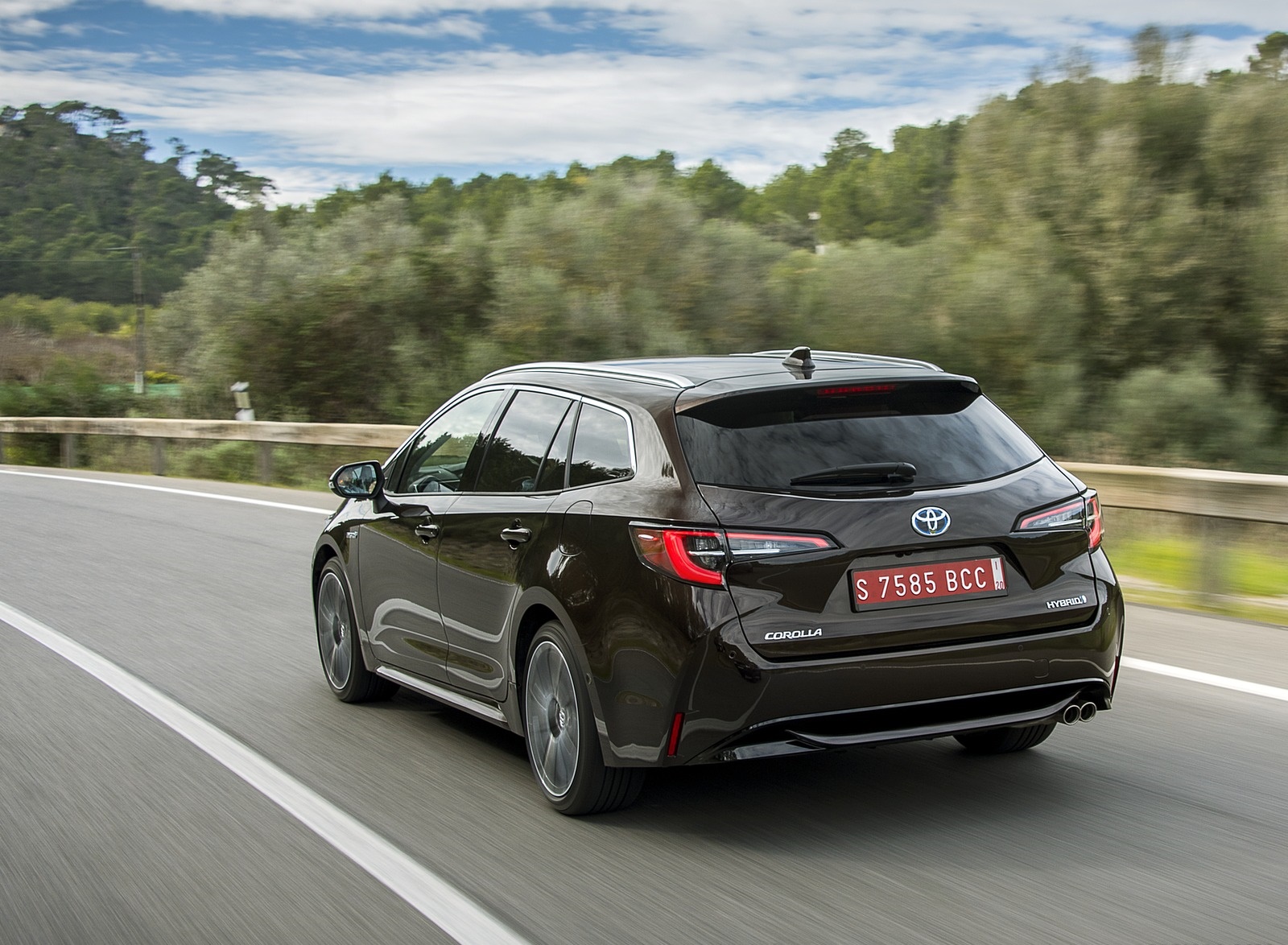 2019 Toyota Corolla Touring Sports 2.0L Brown (EU-Spec) Rear Three-Quarter Wallpapers #10 of 71