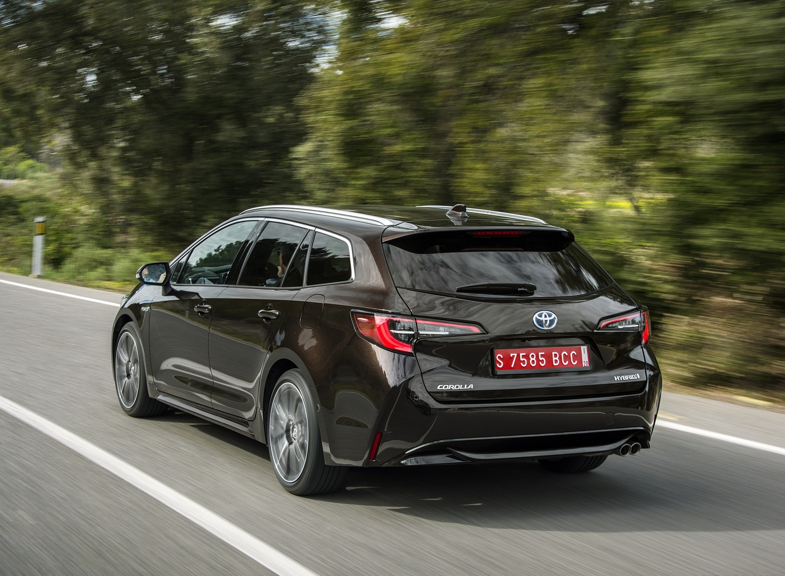 Toyota Corolla Hybrid 2020 универсал
