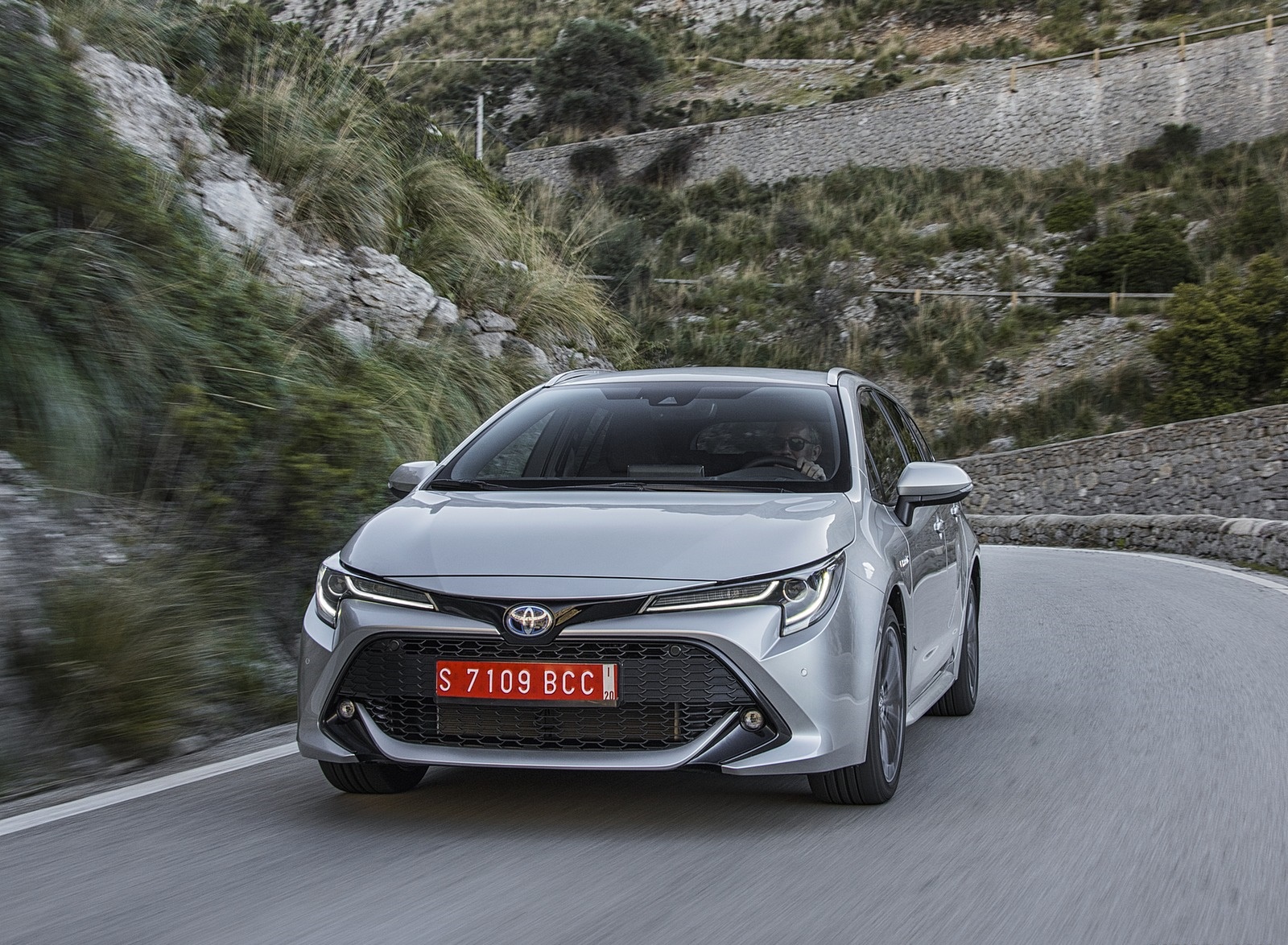 2019 Toyota Corolla Touring Sports Hybrid 1.8L Platinum (EU-Spec) Front Wallpapers #46 of 71