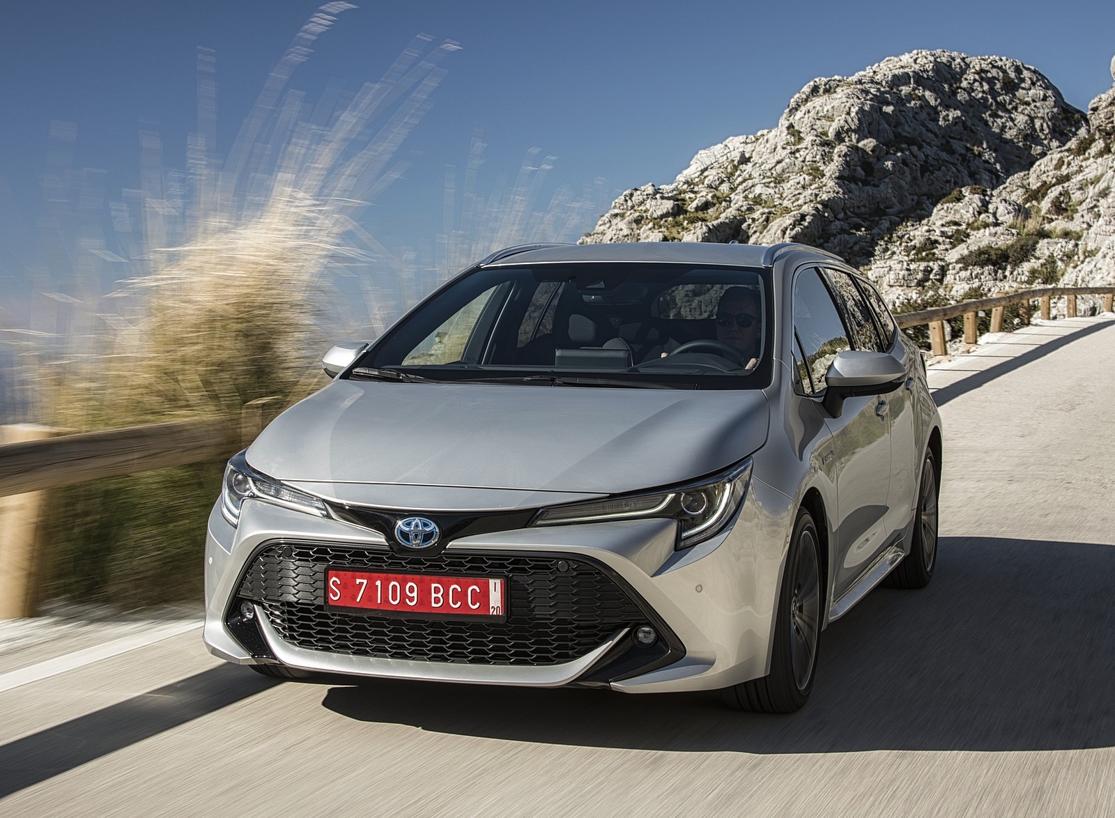 2019 Toyota Corolla Touring Sports Hybrid 1.8L Platinum (EU-Spec) Front Wallpapers #35 of 71