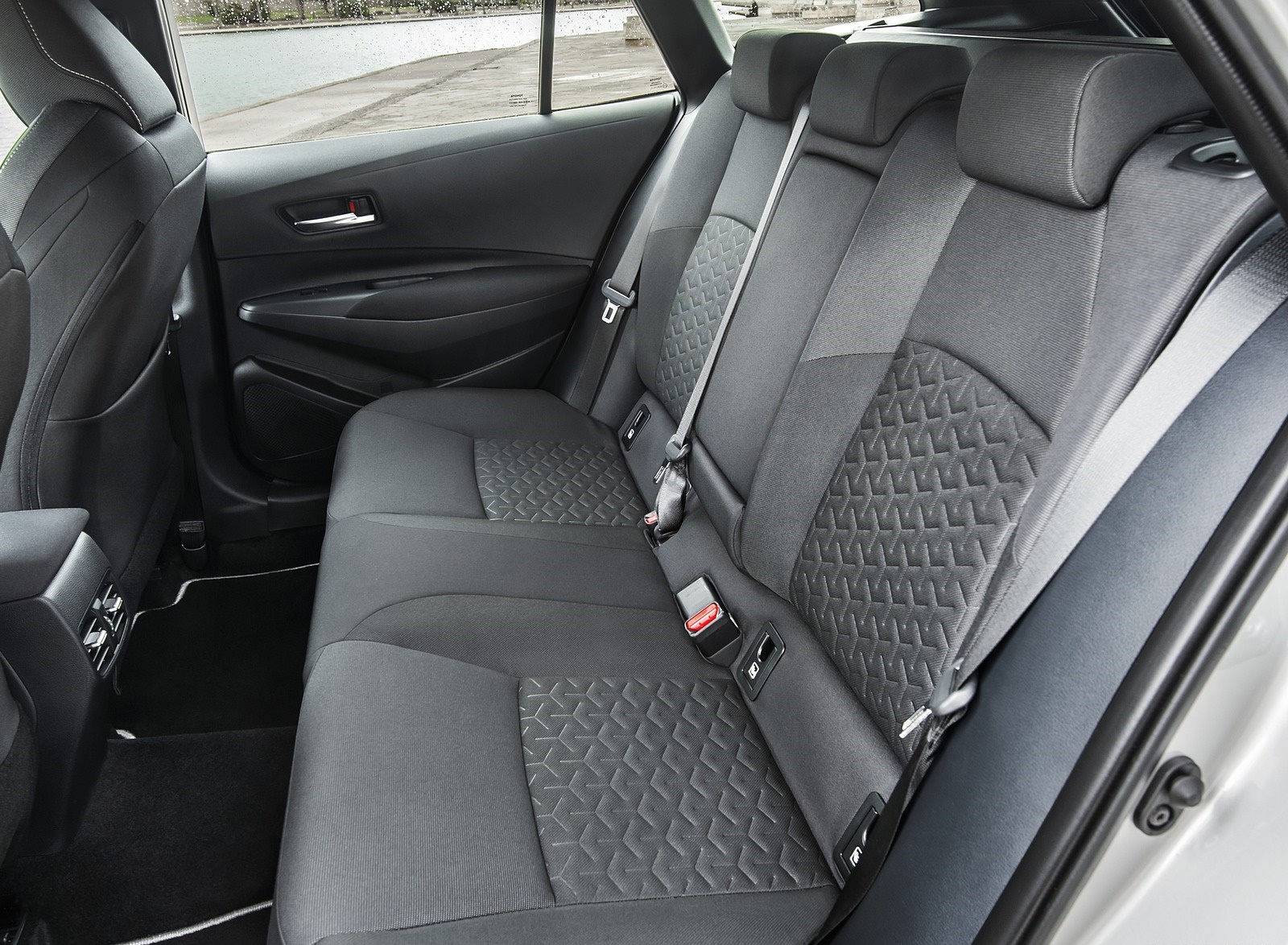 2019 Toyota Corolla Touring Sports Hybrid 1.8L Platinum (EU-Spec) Interior Rear Seats Wallpapers #58 of 71
