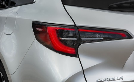 2019 Toyota Corolla Touring Sports Hybrid 1.8L Platinum (EU-Spec) Tail Light Wallpapers 450x275 (50)