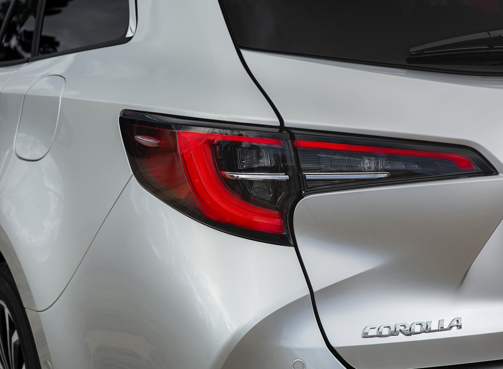 2019 Toyota Corolla Touring Sports Hybrid 1.8L Platinum (EU-Spec) Tail Light Wallpapers #50 of 71