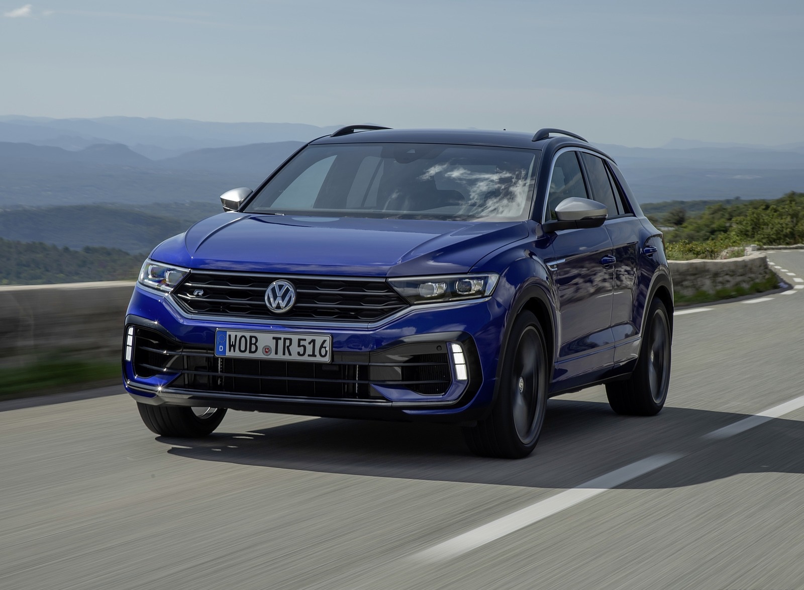 2019 Volkswagen T-Roc R Front Three-Quarter Wallpapers #3 of 173