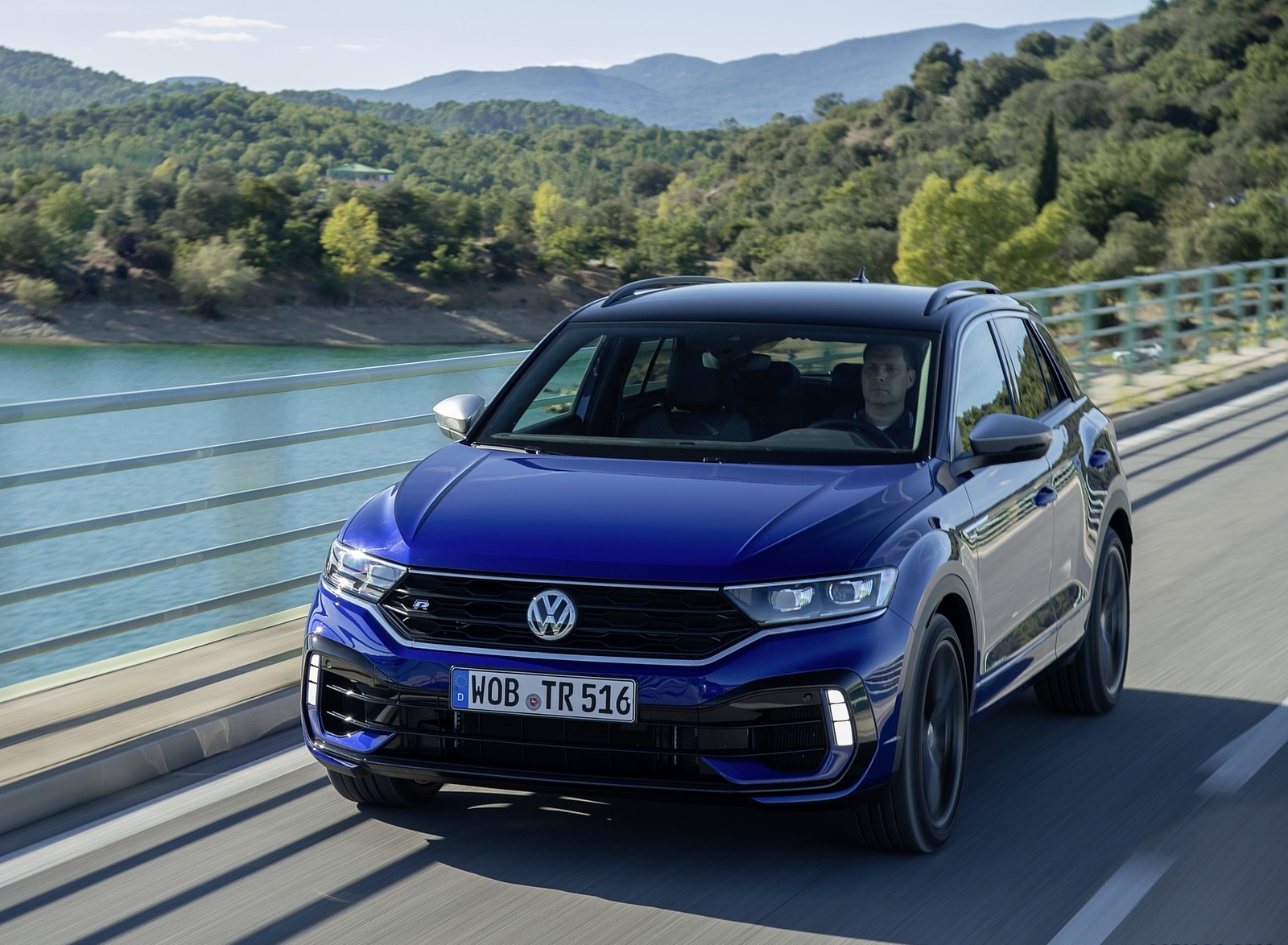 2019 Volkswagen T-Roc R Front Three-Quarter Wallpapers (2)