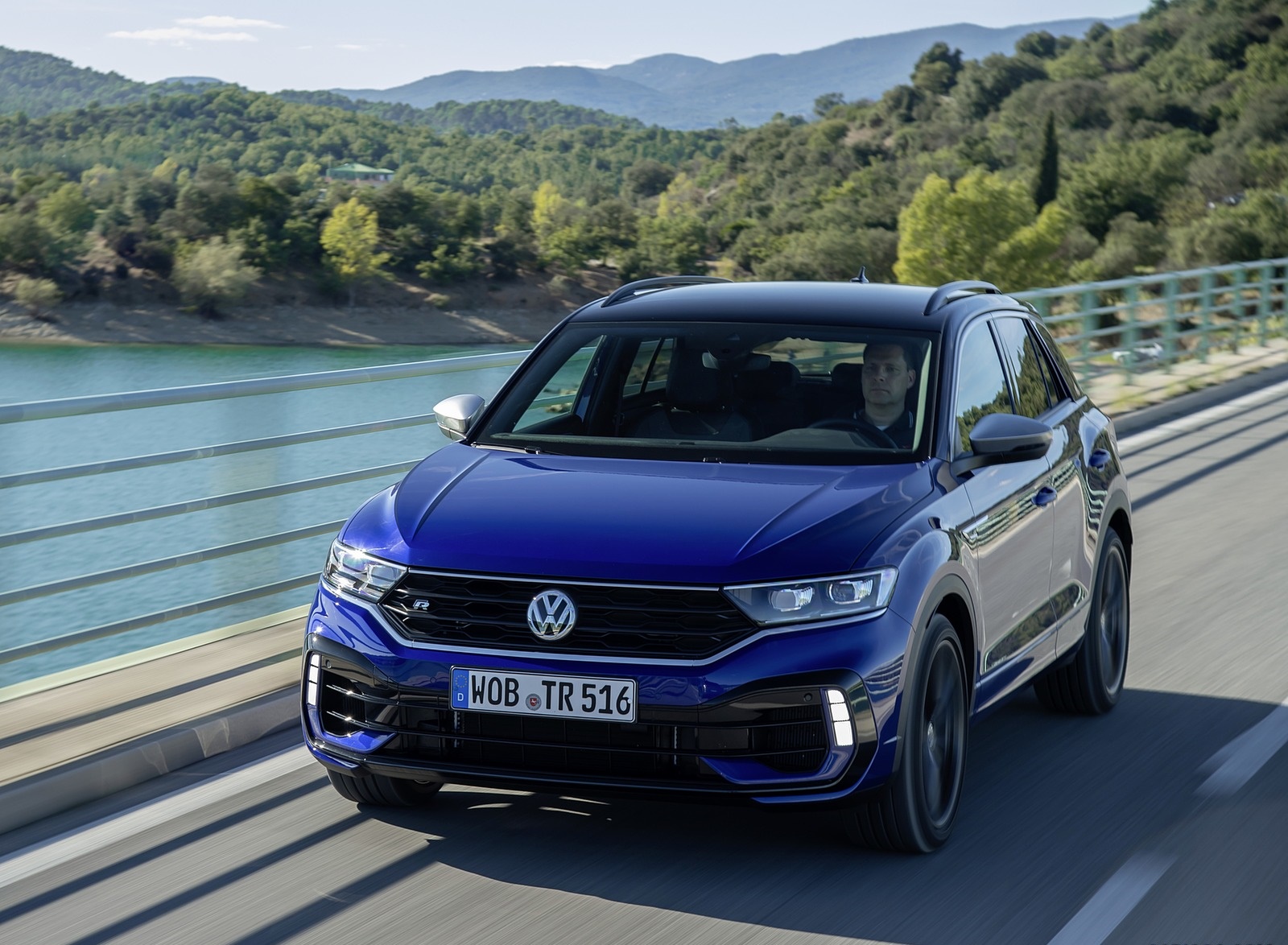 2019 Volkswagen T-Roc R Front Three-Quarter Wallpapers #2 of 173