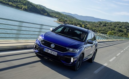 2019 Volkswagen T-Roc R Front Three-Quarter Wallpapers 450x275 (1)