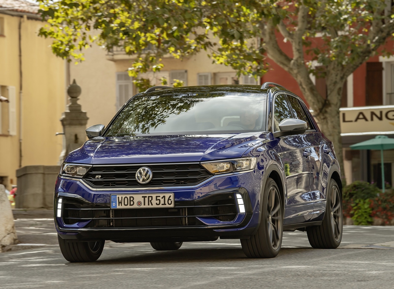 2019 Volkswagen T-Roc R Front Three-Quarter Wallpapers #27 of 173