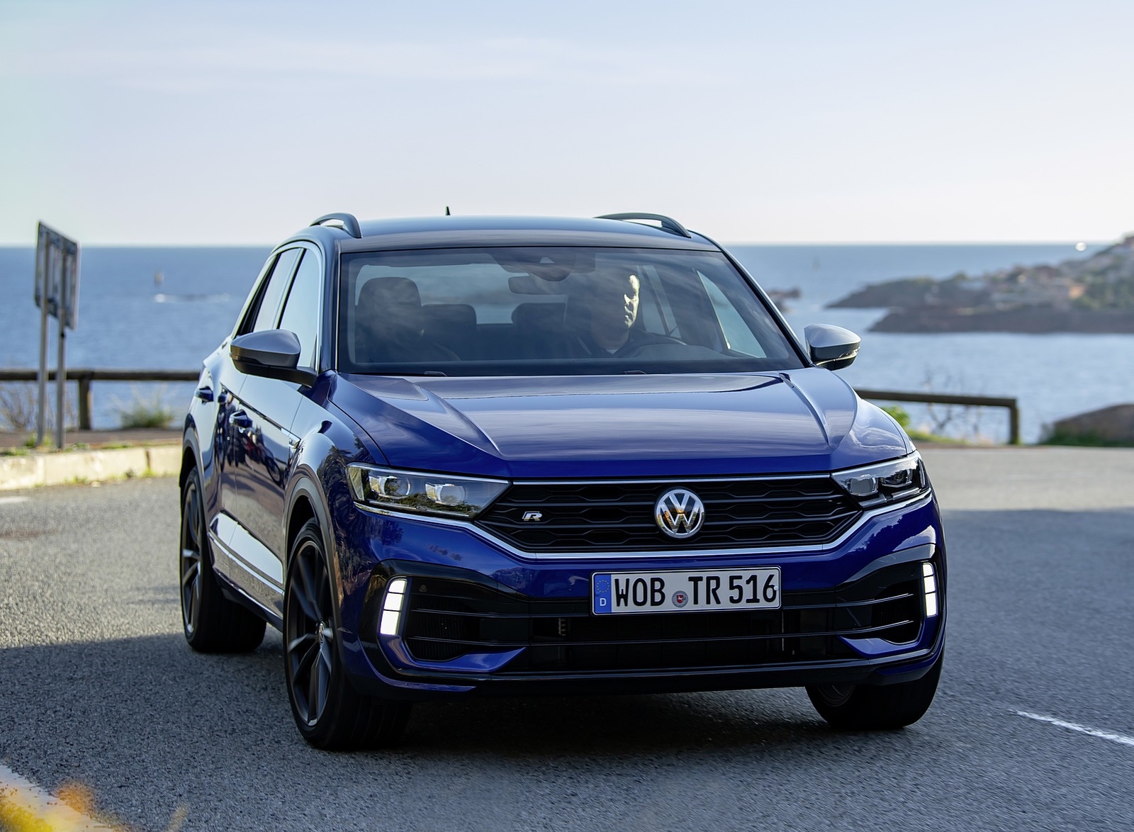 2019 Volkswagen T-Roc R Front Wallpapers #6 of 173