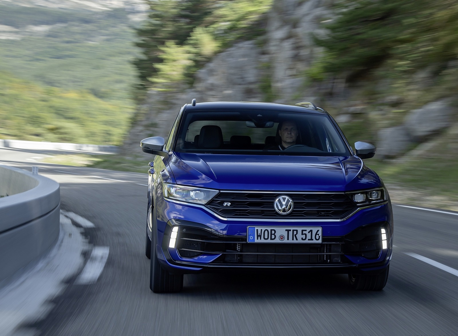 2019 Volkswagen T-Roc R Front Wallpapers #7 of 173