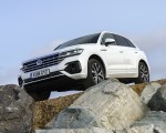 2019 Volkswagen Touareg V6 TDI R-Line (UK-Spec) Front Three-Quarter Wallpapers 150x120 (19)