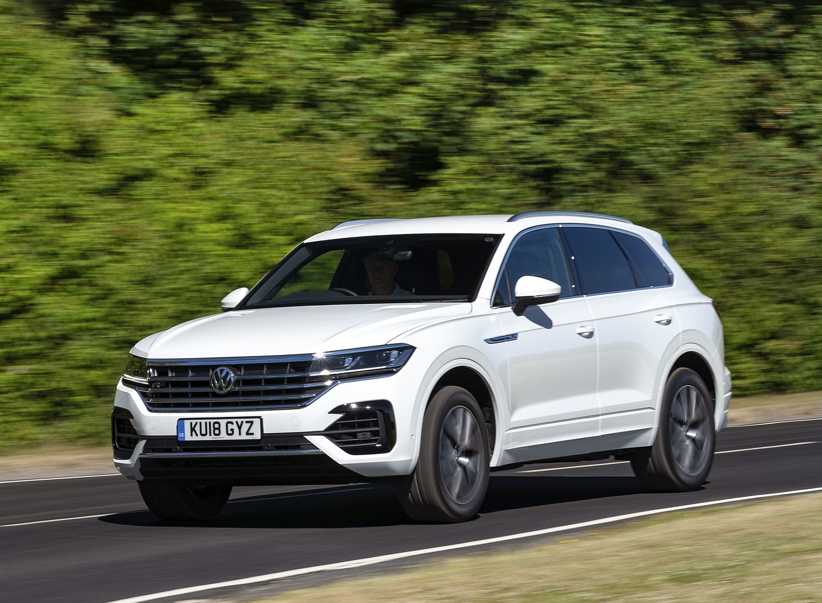 2019 Volkswagen Touareg V6 TDI R-Line (UK-Spec) Front Three-Quarter Wallpapers (1). Download Wallpaper
