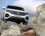 2019 Volkswagen Touareg V6 TDI R-Line (UK-Spec) Front Wallpapers 150x120