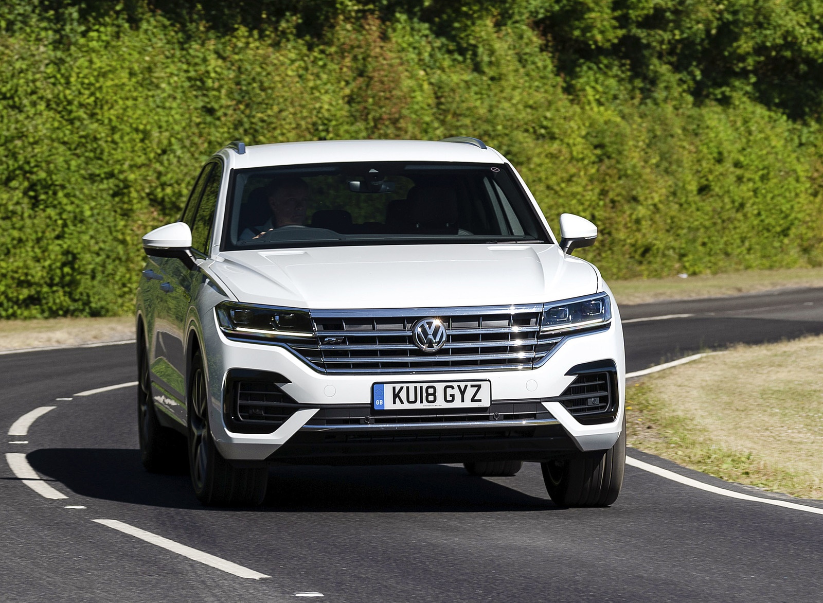 2019 Volkswagen Touareg V6 TDI R-Line (UK-Spec) Front Wallpapers (8)