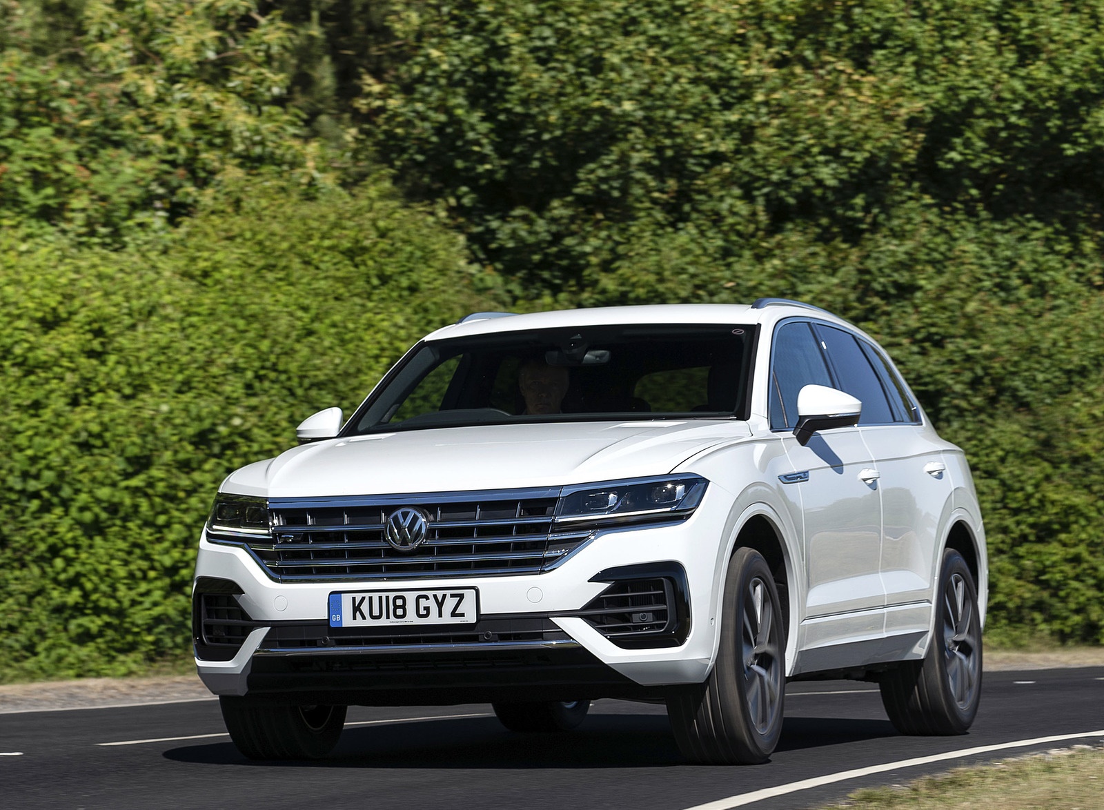 2019 Volkswagen Touareg V6 TDI R-Line (UK-Spec) Front Wallpapers (9)